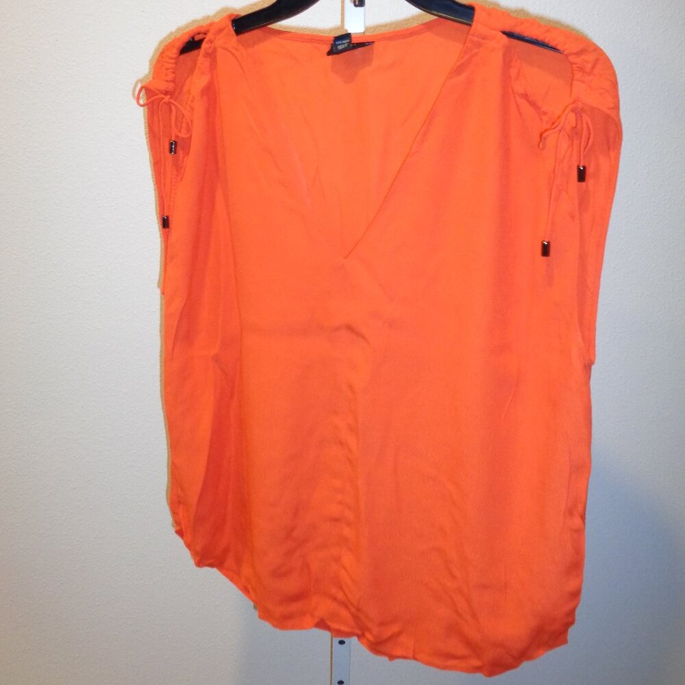 a.n.a. Women's Cold Shoulder V-Neck Top Size Small Rayon